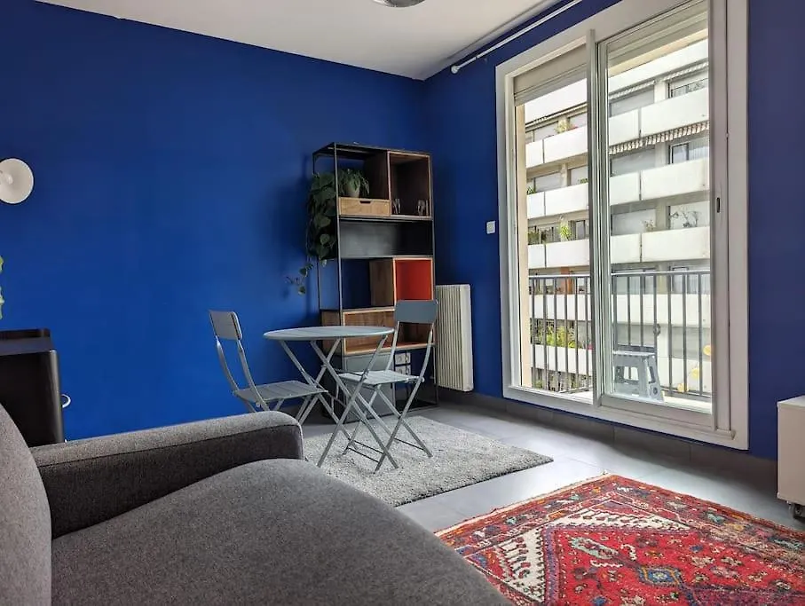 Charmant Studio Avec Balcon Et Vue Tour Eiffel Paris Apartment